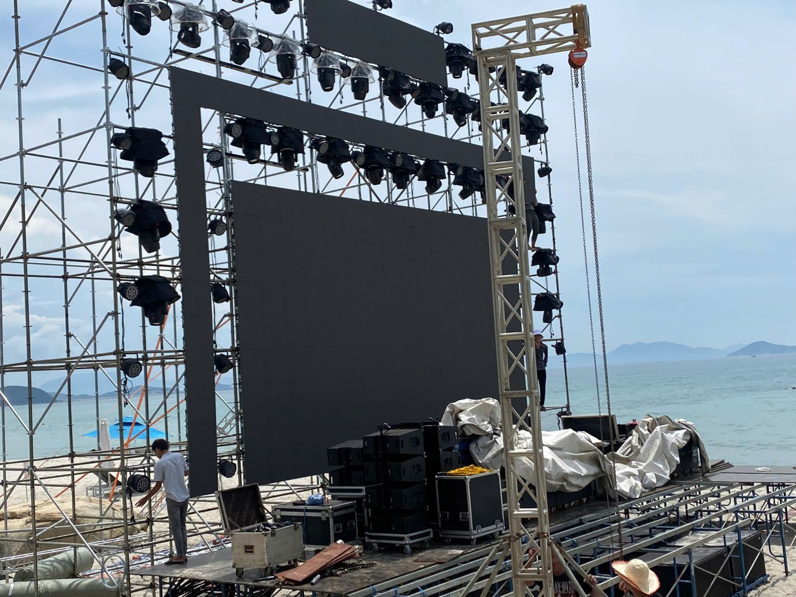 Màn led lớn ngoài trời