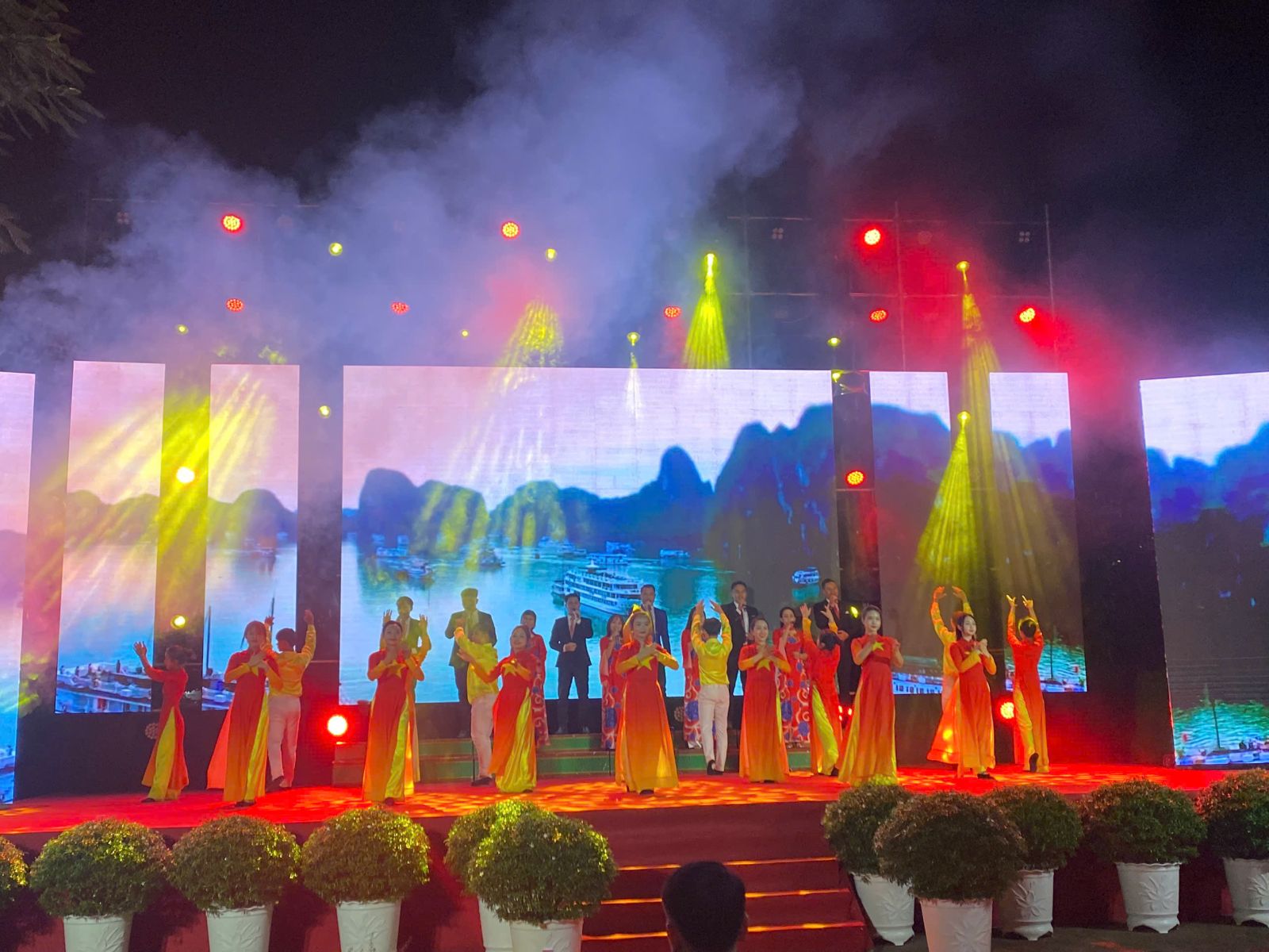 Cho thuê sân khấu biểu diễn